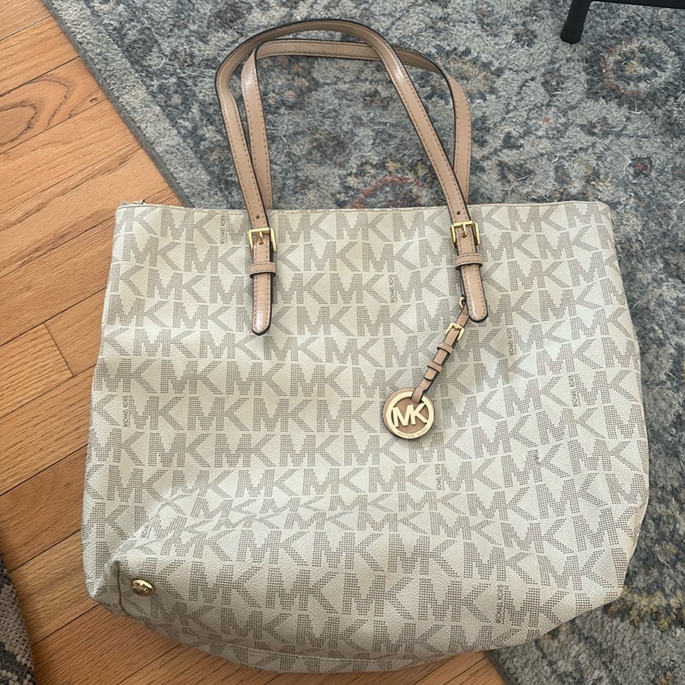 Michale Kors bag